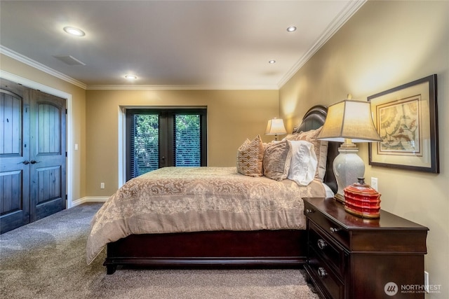 carpeted bedroom featuring recessed lighting, access to exterior, visible vents, baseboards, and ornamental molding