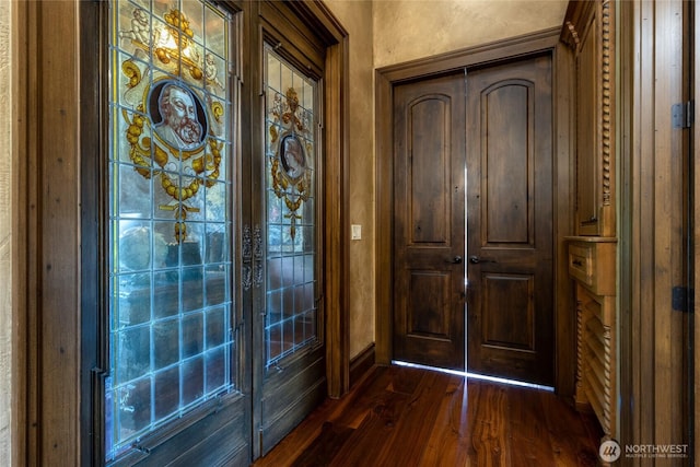 foyer entrance featuring dark wood-type flooring and baseboards