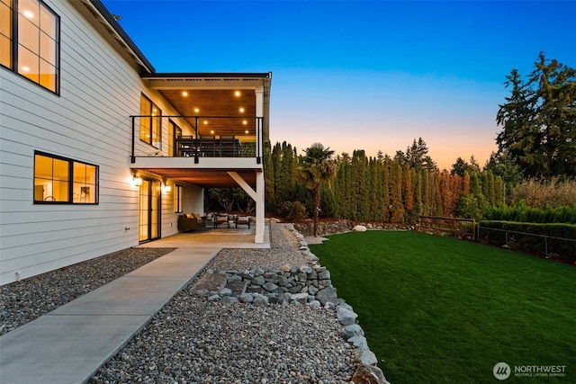 11016 46th St E, Edgewood, WA 98372 - yard at dusk featuring a balcony and a patio