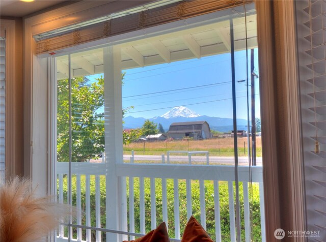 interior details featuring a mountain view