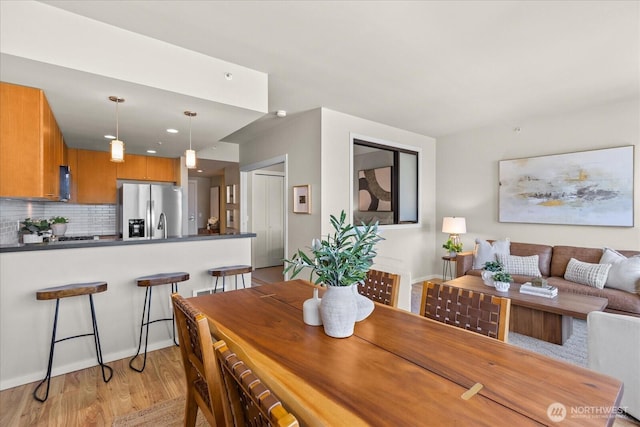76 Cedar St Unit Ph07, Seattle, WA 98121 - dining room featuring light wood-style flooring and recessed lighting