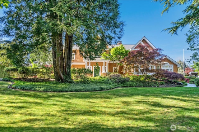 view of front of house with a front yard
