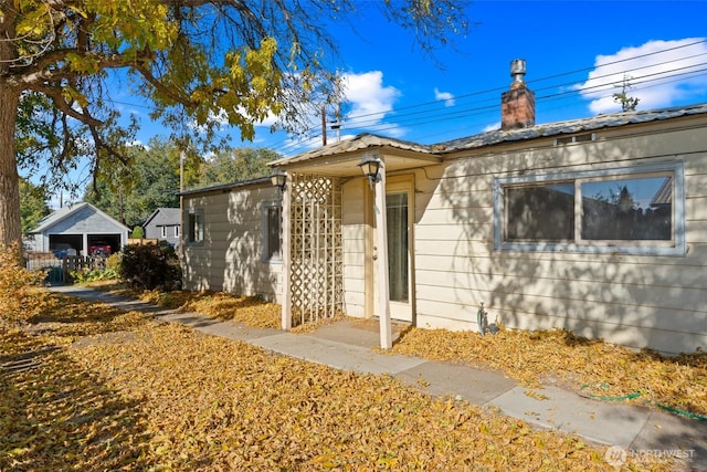 406 S Chestnut St, Ellensburg, WA 98926 - bungalow-style home with a chimney