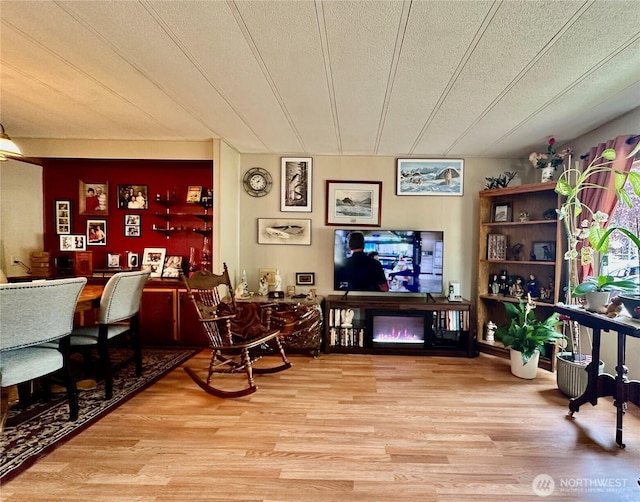 4317 Hamilton Dr, Oak Harbor, WA 98277 - living area featuring light wood-style floors
