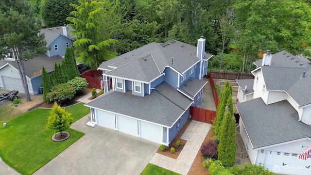 bird's eye view featuring a wooded view