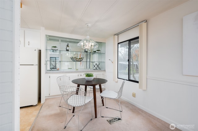 dining space with a notable chandelier