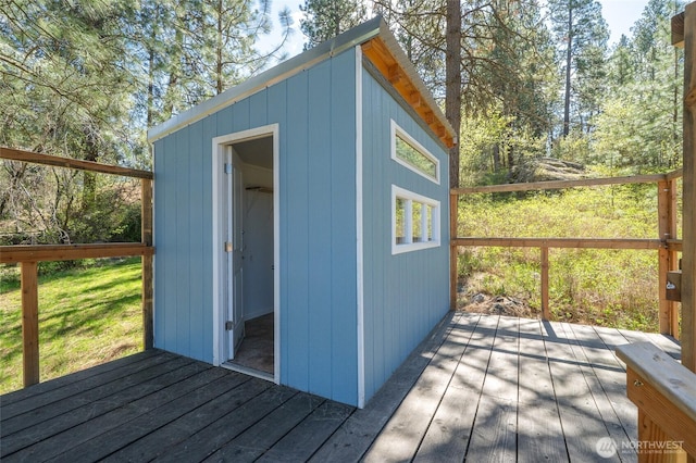 view of outdoor structure with an outbuilding