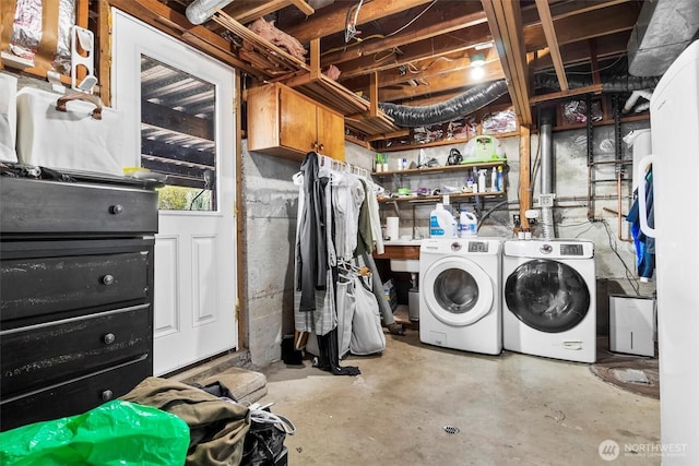 5752 Ronnie Hill Ln, Ferndale, WA 98248 - laundry area with separate washer and dryer and laundry area