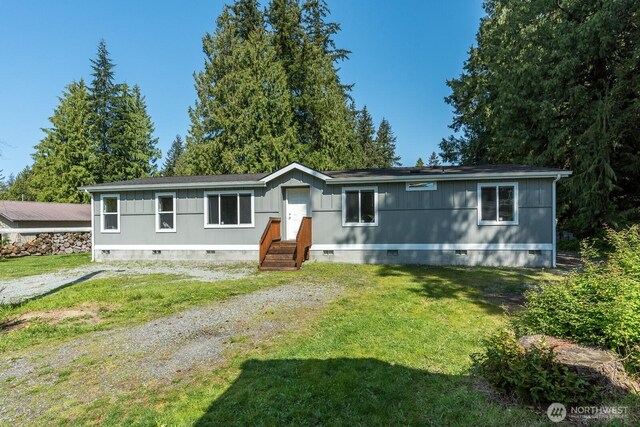 manufactured / mobile home with entry steps, crawl space, and a front yard