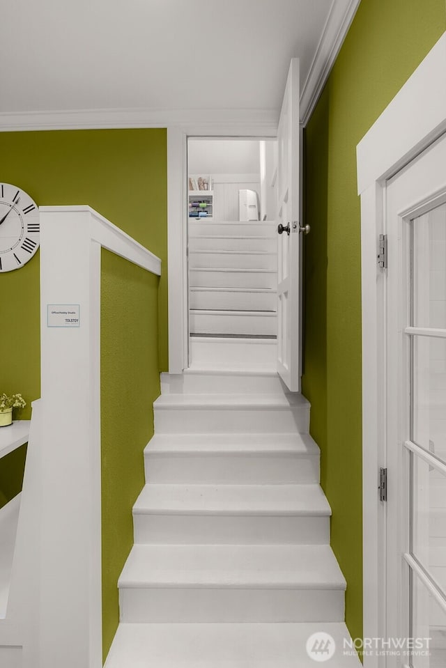 245 SE Bush St, Issaquah, WA 98027 - stairway with crown molding