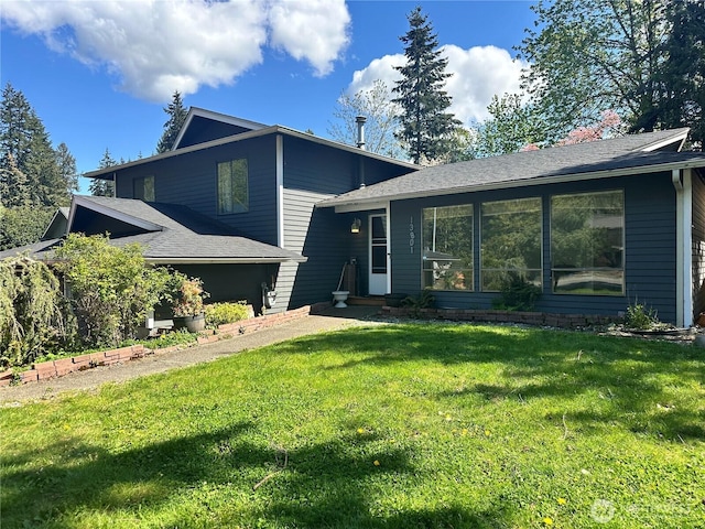 split level home featuring a front yard