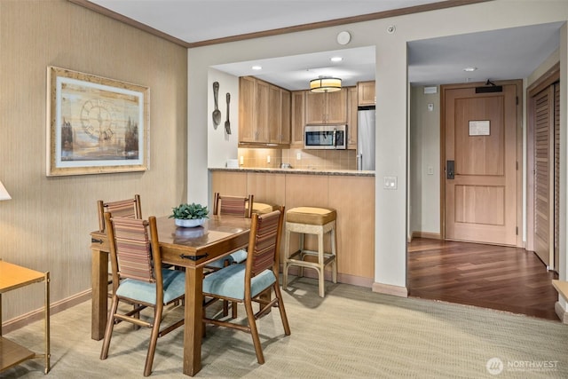 3600 Suncadia Trl Unit 4018, Cle Elum, WA 98922 - dining room with ornamental molding, recessed lighting, light carpet, and baseboards