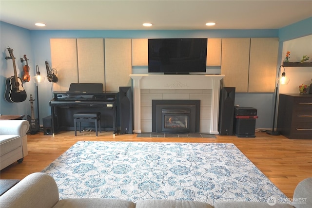 living room with light wood-style floors, recessed lighting, and a fireplace