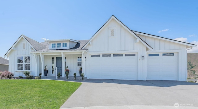 1580 S Kelvin Ct, East Wenatchee, WA 98802 - modern farmhouse style home with board and batten siding, concrete driveway, and a garage
