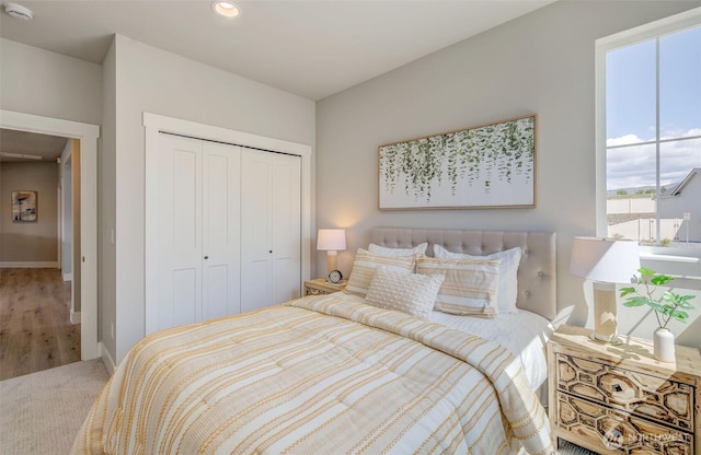 1580 S Kelvin Ct, East Wenatchee, WA 98802 - bedroom with baseboards, a closet, recessed lighting, and carpet floors
