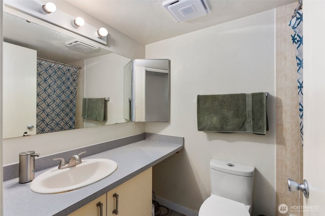 2534 S 317th St Unit 103, Federal Way, WA 98003 - full bathroom featuring visible vents, toilet, a shower with curtain, and vanity