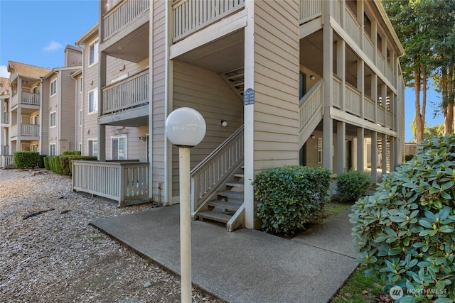 215 100th St SW Unit B307, Everett, WA 98204 - view of property with stairs