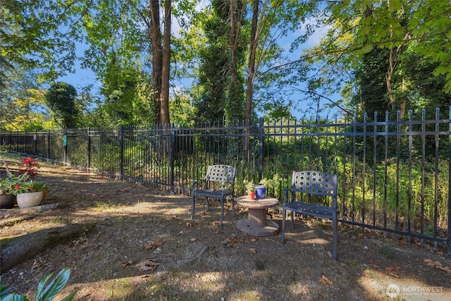 215 100th St SW Unit B307, Everett, WA 98204 - view of yard with fence