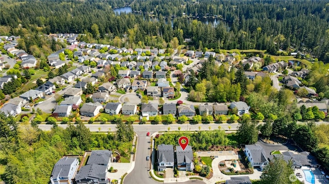 bird's eye view featuring a wooded view and a residential view