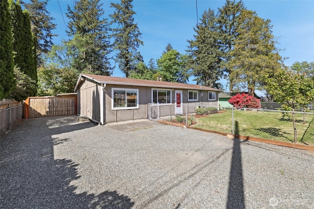 ranch-style house with driveway