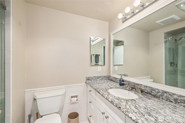 2858 32nd Ave W Unit 102, Seattle, WA 98199 - bathroom featuring visible vents, a tile shower, and toilet