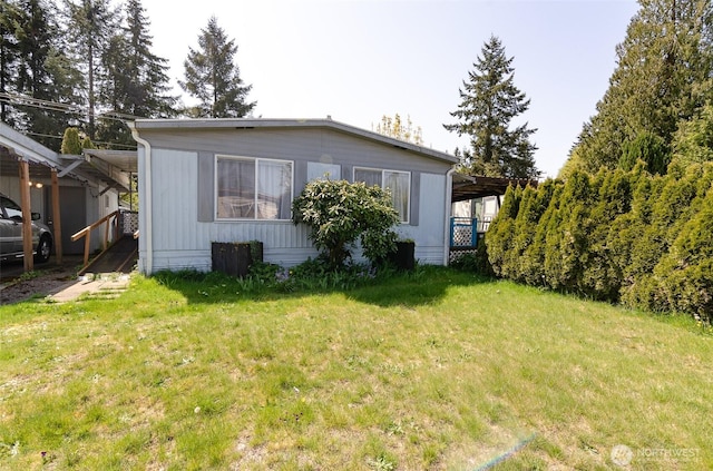 exterior space featuring a front yard
