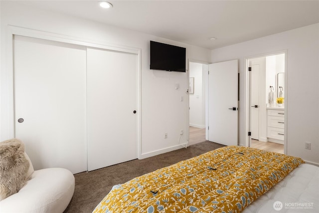 carpeted bedroom featuring ensuite bath, a closet, baseboards, and recessed lighting