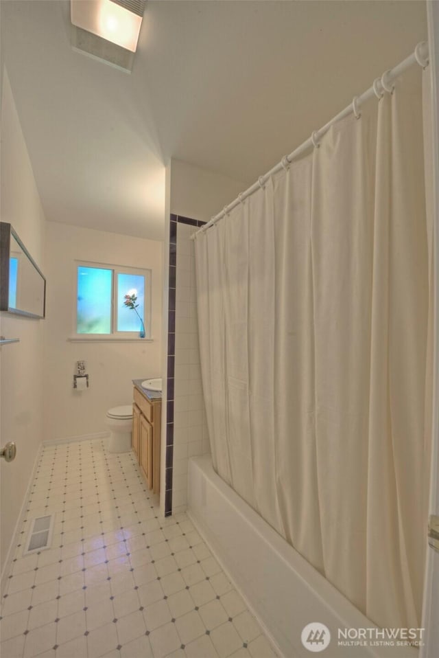 381 Fir Acres Dr NW, Bainbridge Island, WA 98110 - full bath featuring shower / bathtub combination with curtain, visible vents, toilet, and vanity