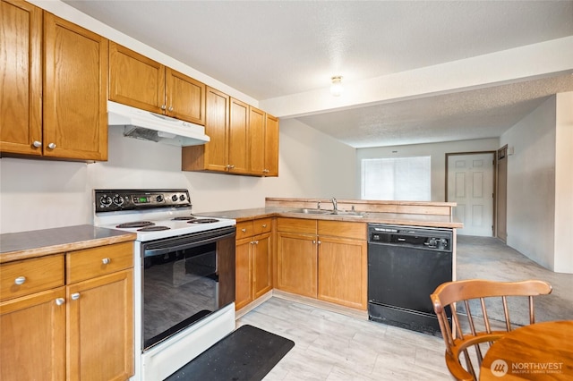 kitchen featuring a sink, under cabinet range hood, white range with electric stovetop, a peninsula, and dishwasher