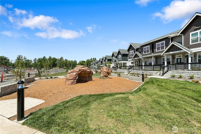 4226 Melrose Ln, Bellingham, WA 98226 - surrounding community featuring a residential view and a lawn