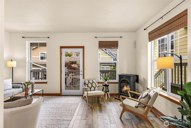 living area with wood-type flooring and baseboards