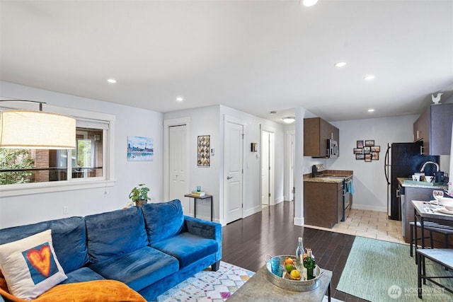 living room featuring recessed lighting and baseboards
