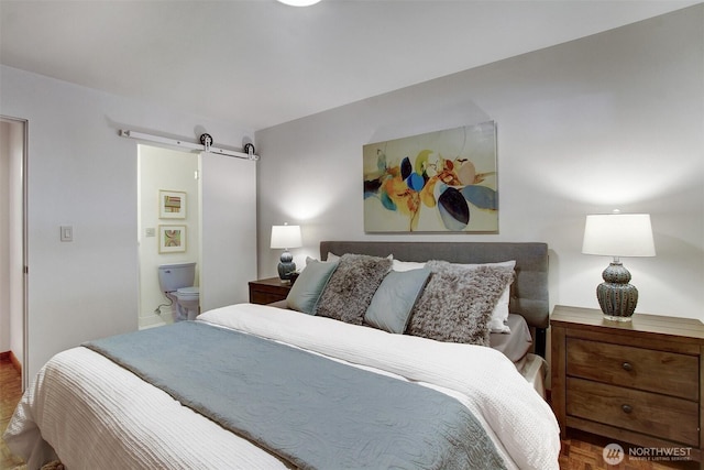 bedroom featuring a barn door