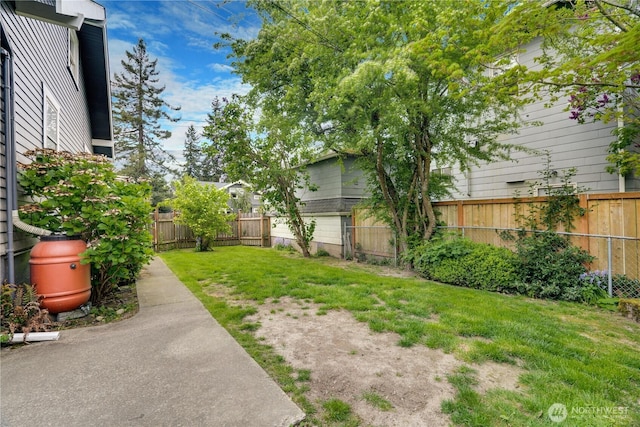 view of yard featuring a fenced backyard