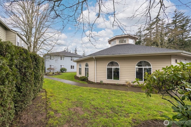back of house featuring a lawn