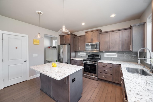24524 96th Ave S, Kent, WA 98030 - kitchen featuring stainless steel appliances, a sink, dark wood-style floors, tasteful backsplash, and a kitchen island