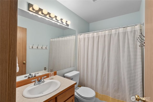 full bath with vanity, toilet, and a shower with shower curtain