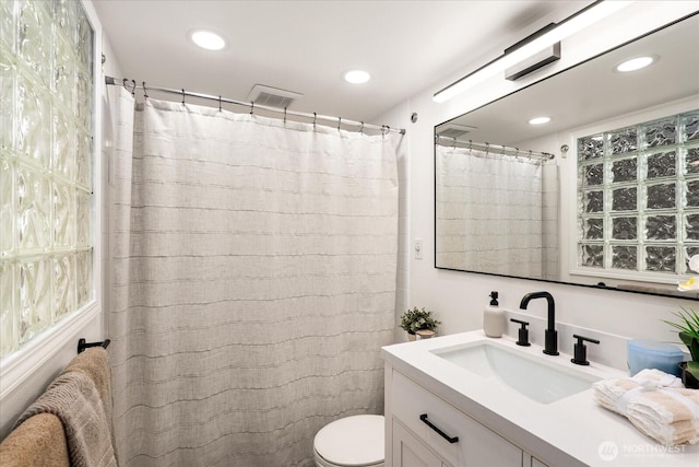 15510 NE 59th St, Redmond, WA 98052 - bathroom with toilet, vanity, curtained shower, and recessed lighting