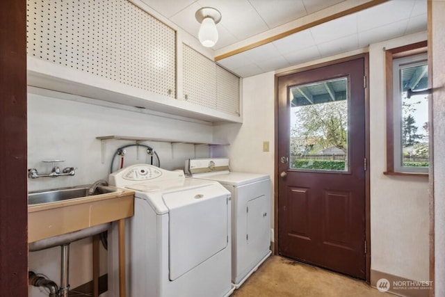 laundry room featuring cabinet space and washer and clothes dryer