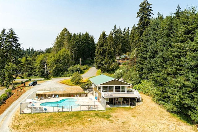 bird's eye view with a forest view