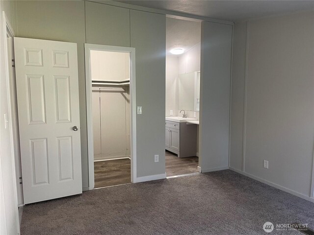 611 Cedar Ave Unit 33, Port Hadlock, WA 98339 - unfurnished bedroom with ensuite bath, carpet, a sink, baseboards, and a spacious closet