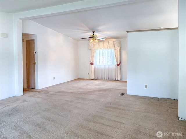 carpeted empty room featuring a ceiling fan