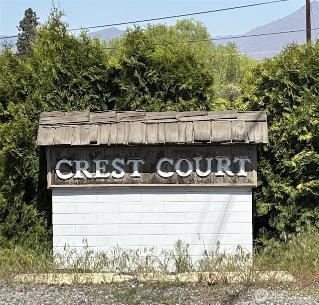 community sign featuring a mountain view