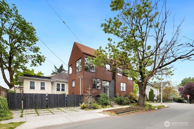 2305 E Alder St, Seattle, WA 98122 - view of side of home featuring a fenced front yard