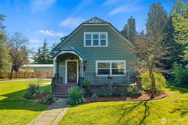 1812 N Pearl St, Centralia, WA 98531 - view of front of home with a chimney, fence, and a front yard