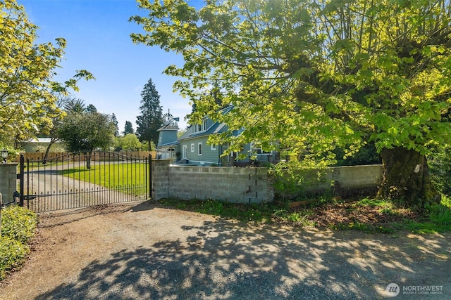 1812 N Pearl St, Centralia, WA 98531 - view of gate with fence