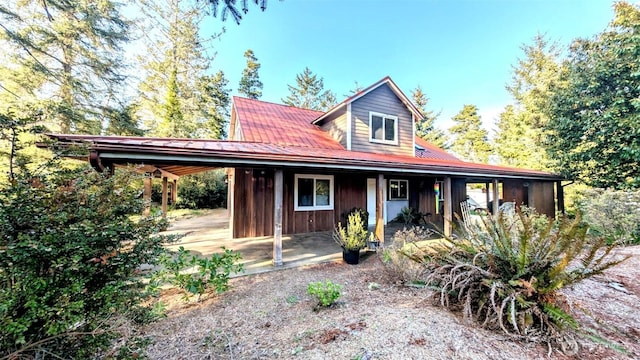 view of front of property with covered porch and metal roof