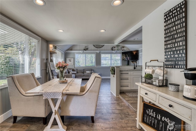 dining area featuring recessed lighting, dark wood-style flooring, and baseboards