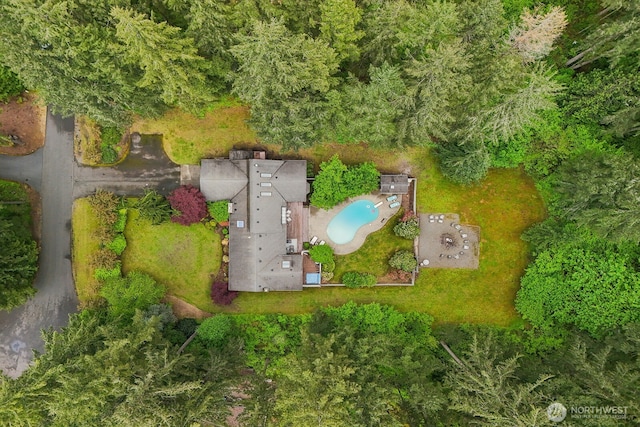 drone / aerial view of a pool