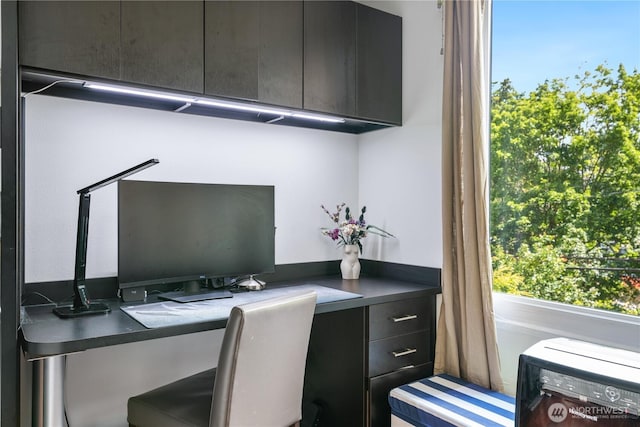 4547 8th Ave NE Unit 308, Seattle, WA 98105 - office area with built in desk